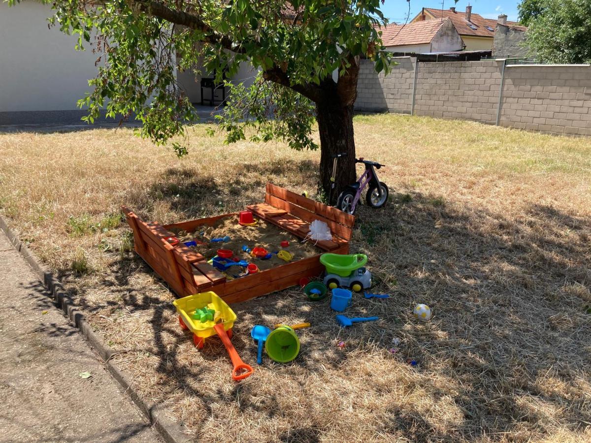 Apartman Maay Hlohovec Bagian luar foto